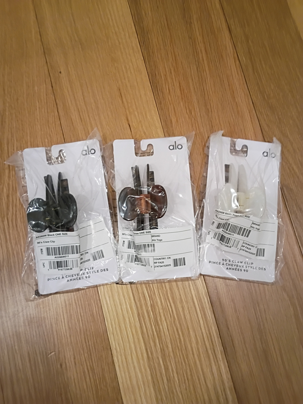 ALO Yoga 90s Claw Hair Clips 3 Pack — Black, Tortoise, white Pearl